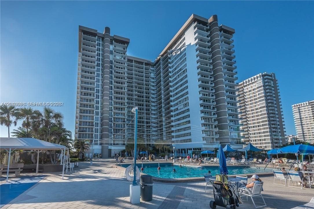2030 Ocean Dr 1706 photo 5