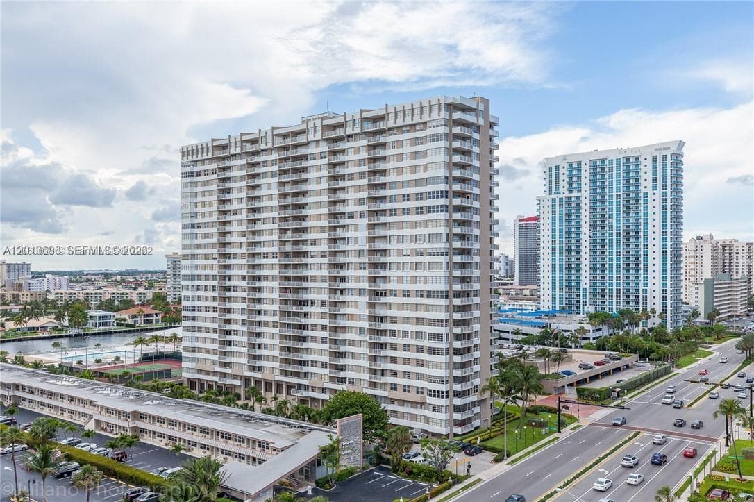 2030 Ocean Dr 1706 photo 10