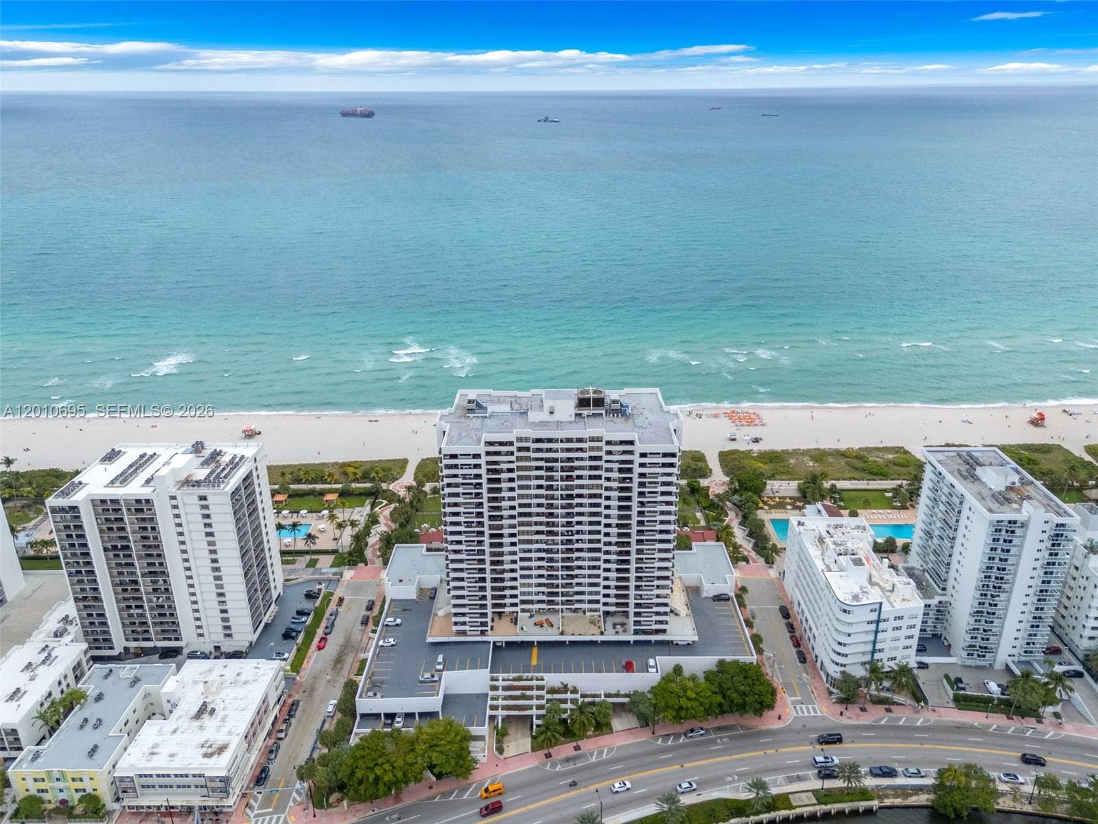 2555 Collins Ave 2401 photo 2