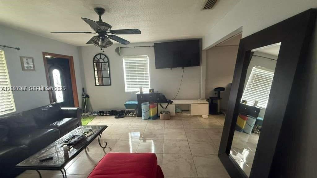 2411 Hayes St photo 2