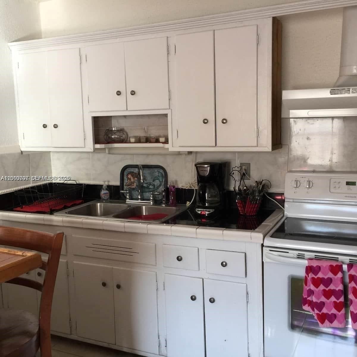 2411 Hayes St photo 9