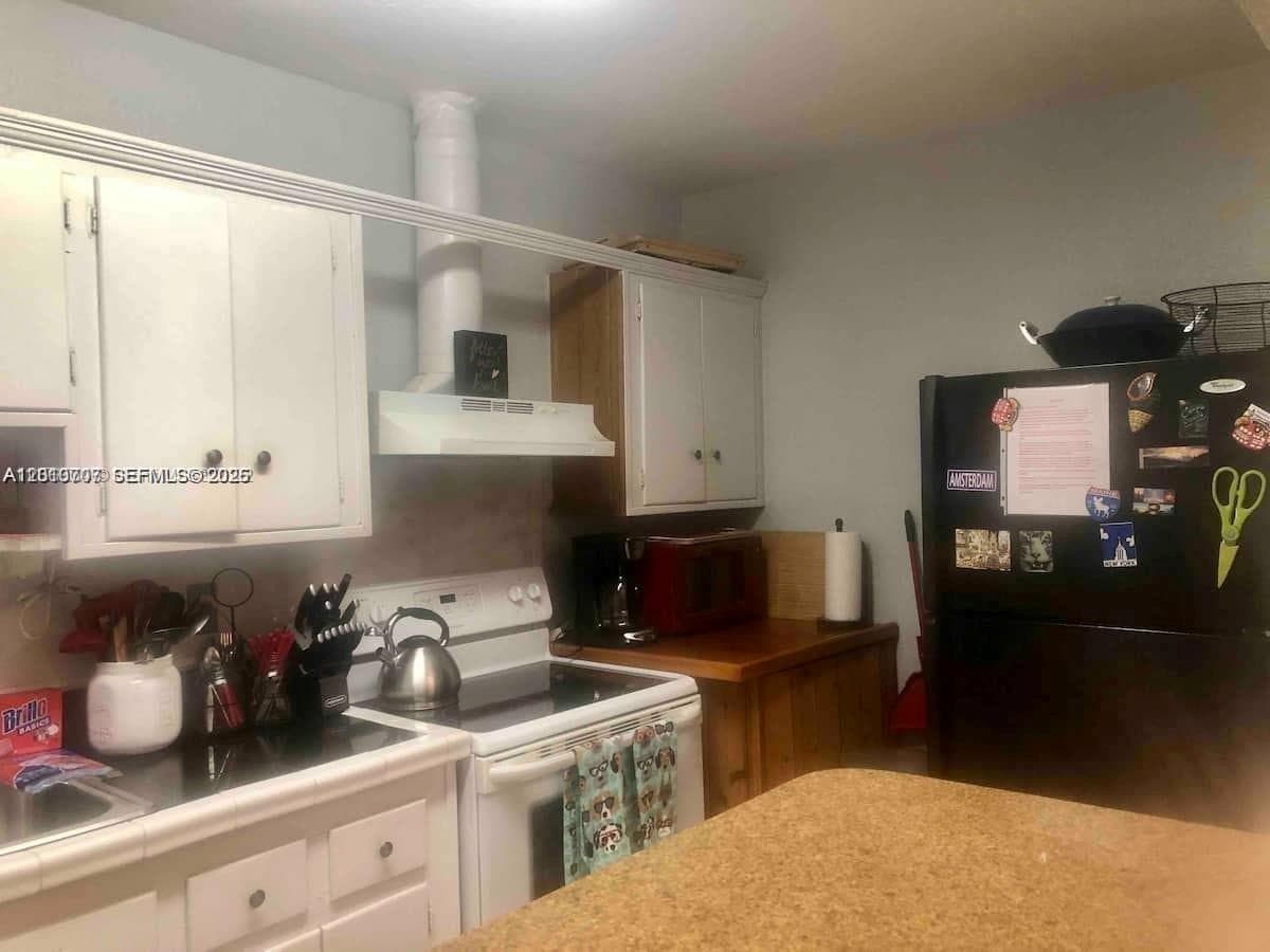 2411 Hayes St photo 4