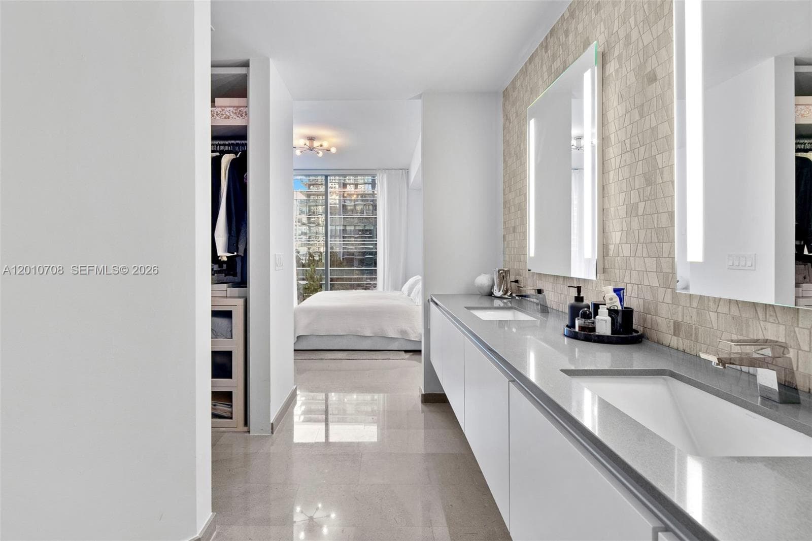 88 7th St 809 photo 16