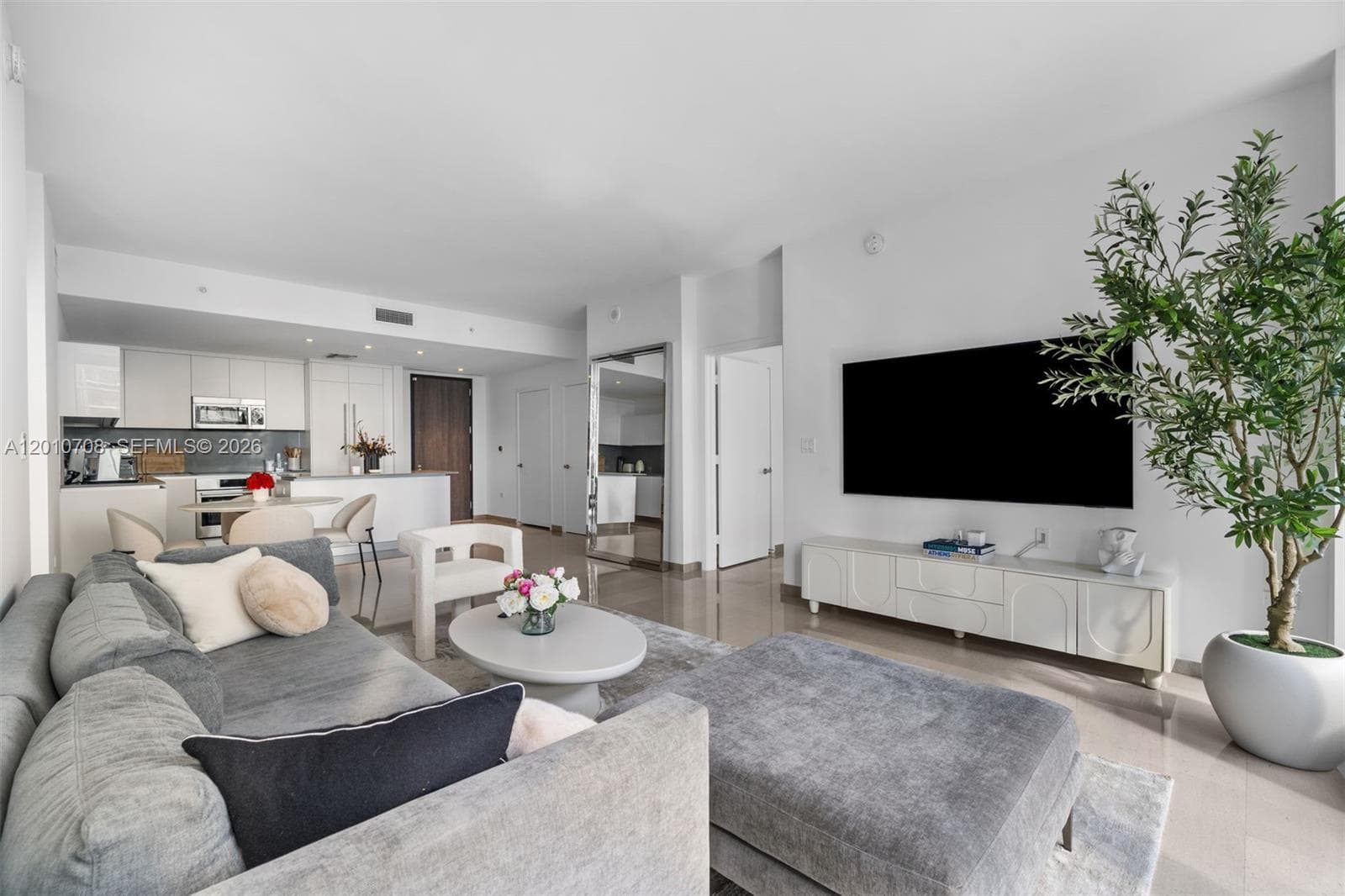88 7th St 809 photo 1