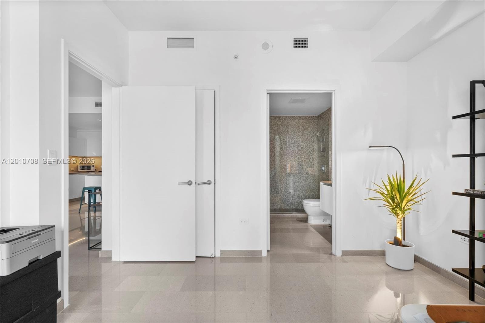 88 7th St 809 photo 25