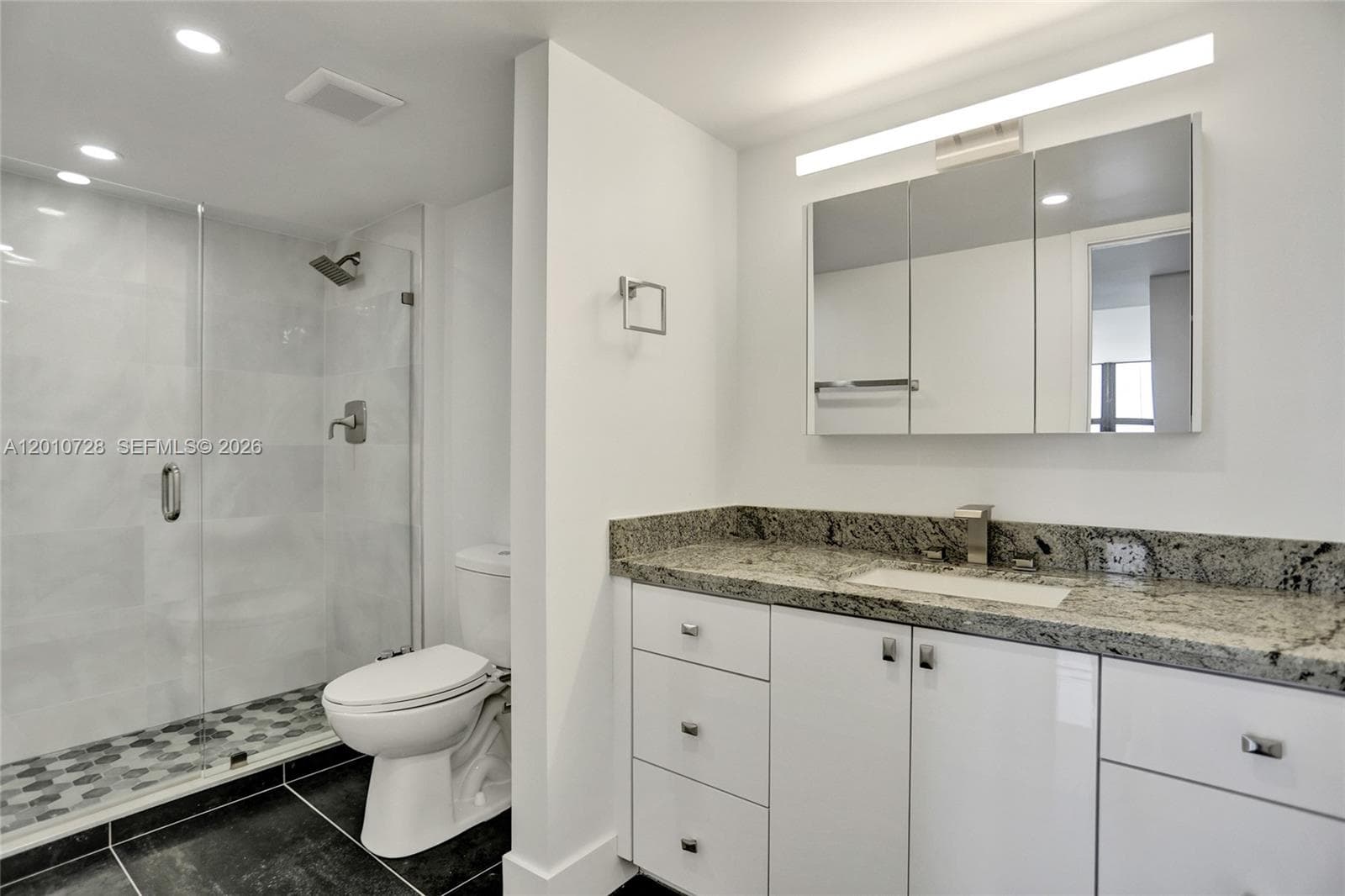 2301 Ocean Dr 2404 photo 14