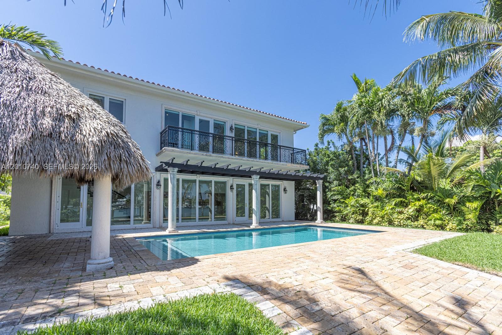 425 Shore Dr photo 1