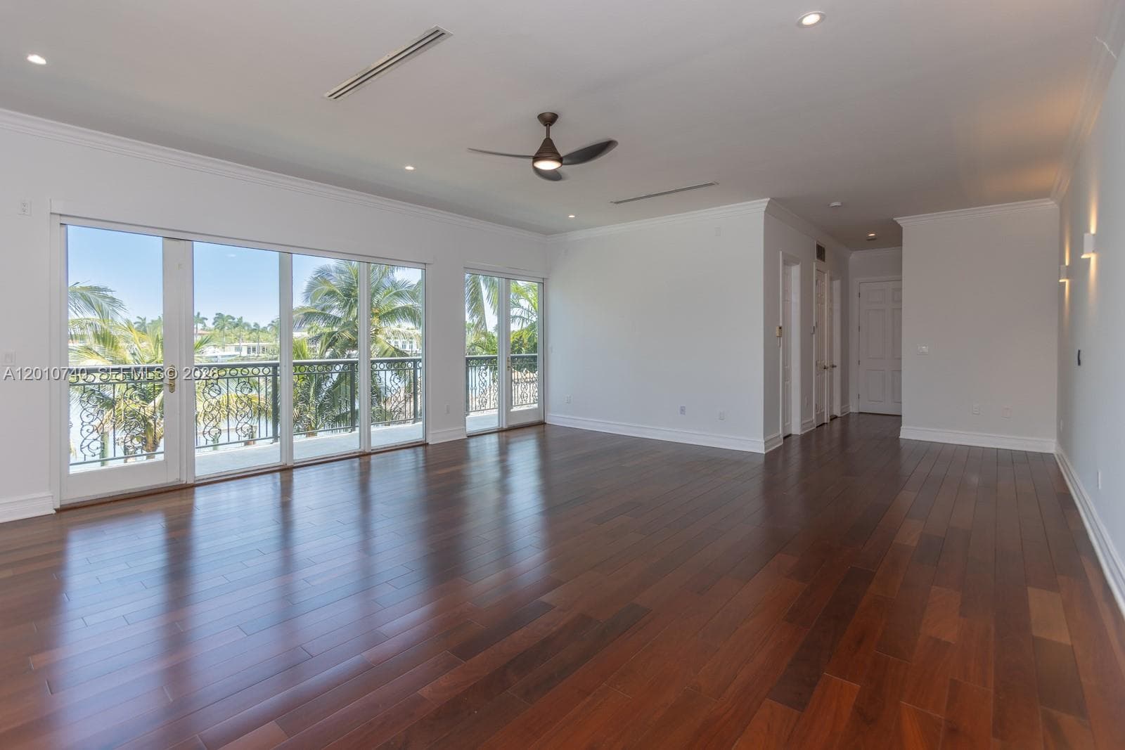 425 Shore Dr photo 9