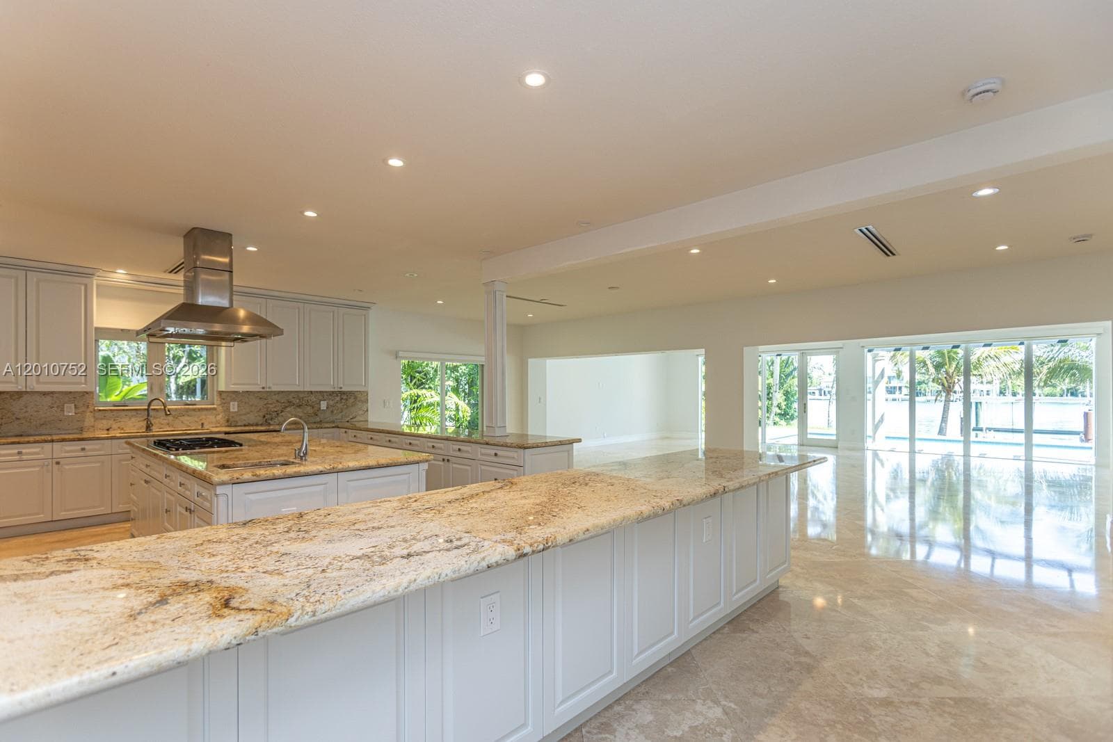 425 Shore Dr 5