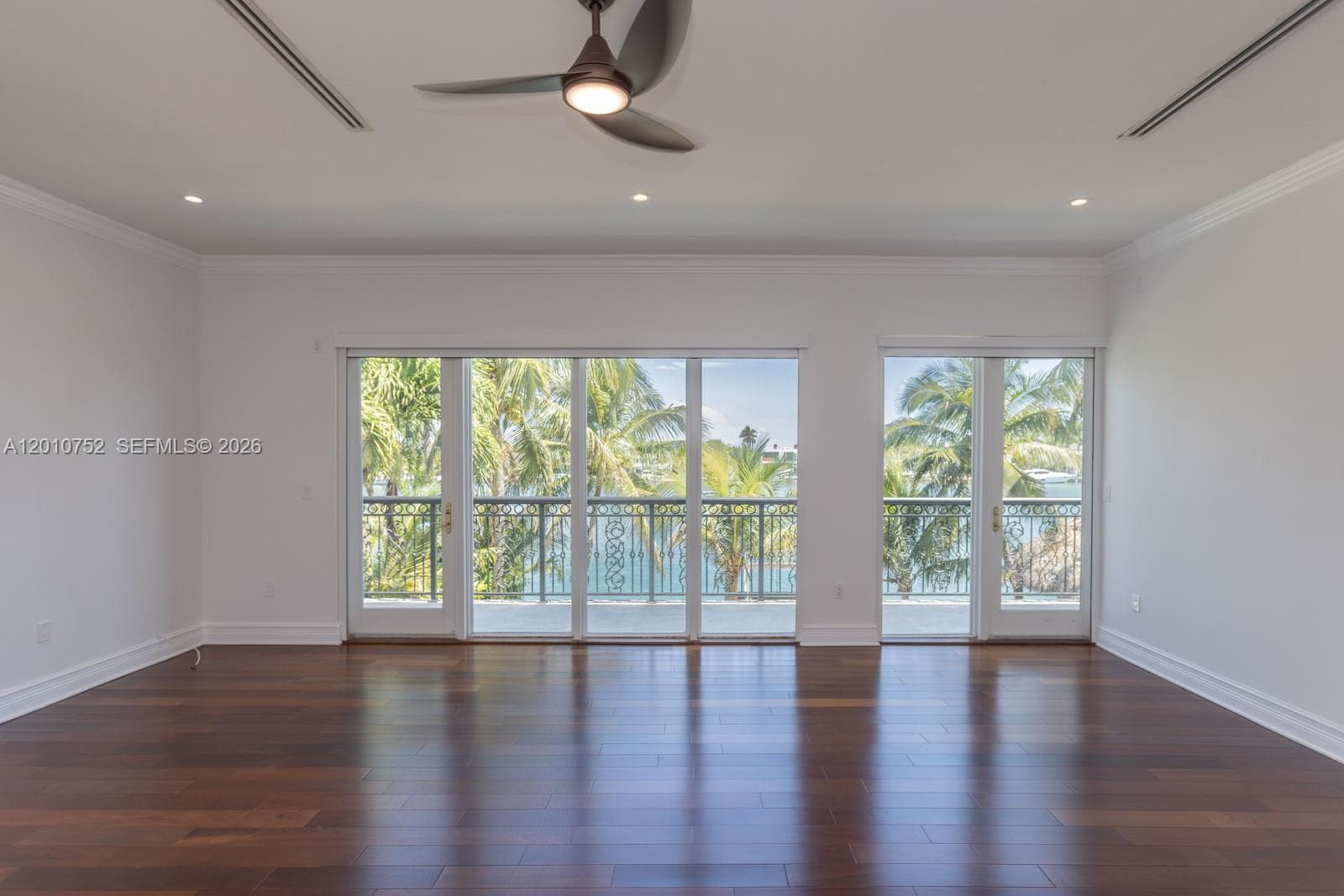 425 Shore Dr photo 8