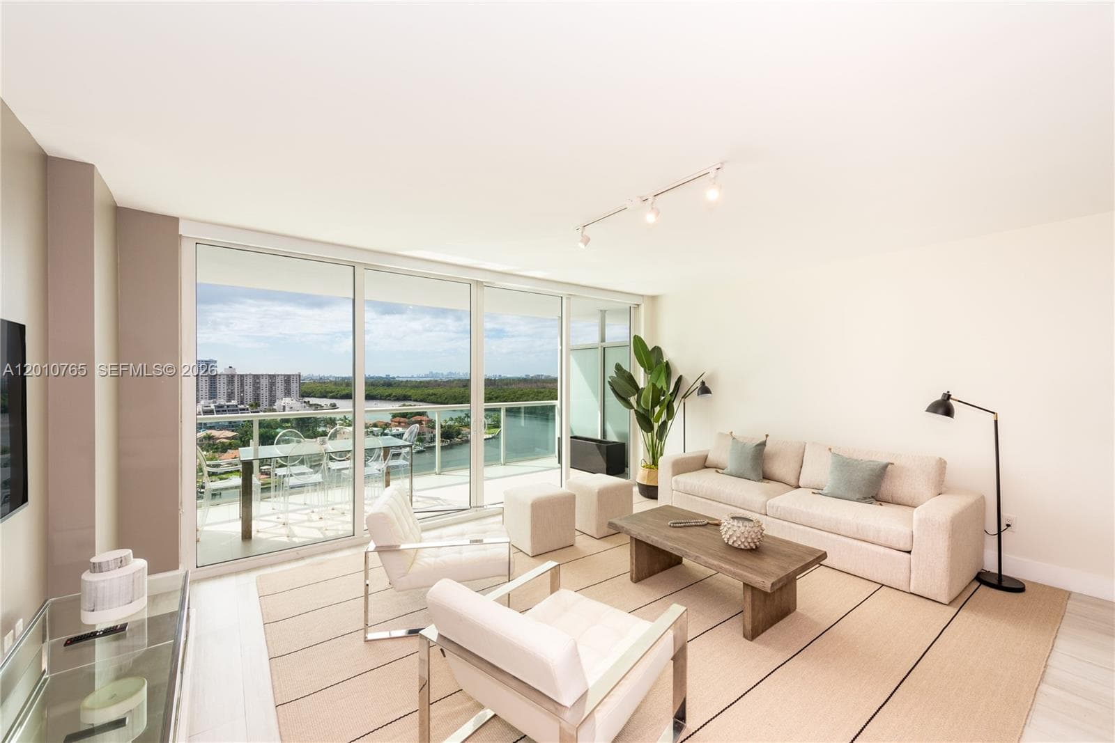 400 Sunny Isles Blvd 1518 photo 6