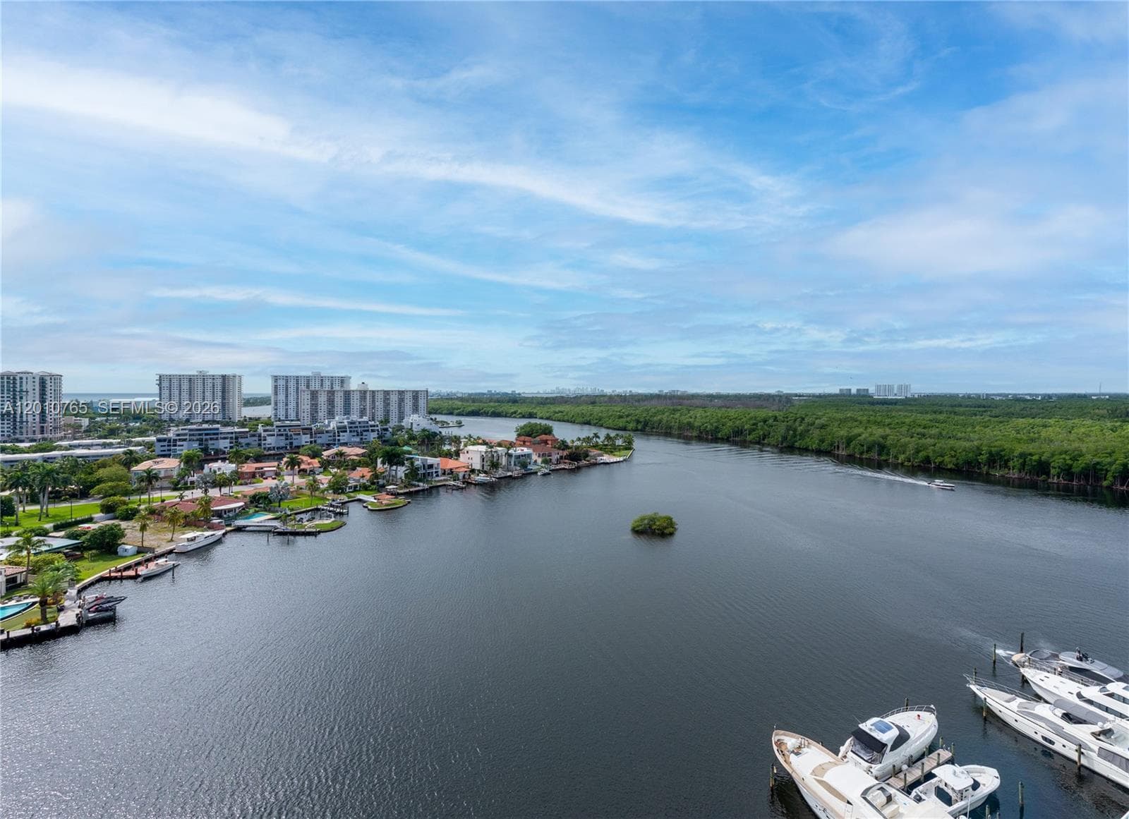 400 Sunny Isles Blvd 1518 photo 3
