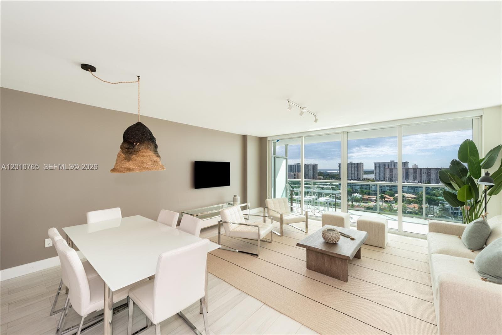 400 Sunny Isles Blvd 1518 photo 5