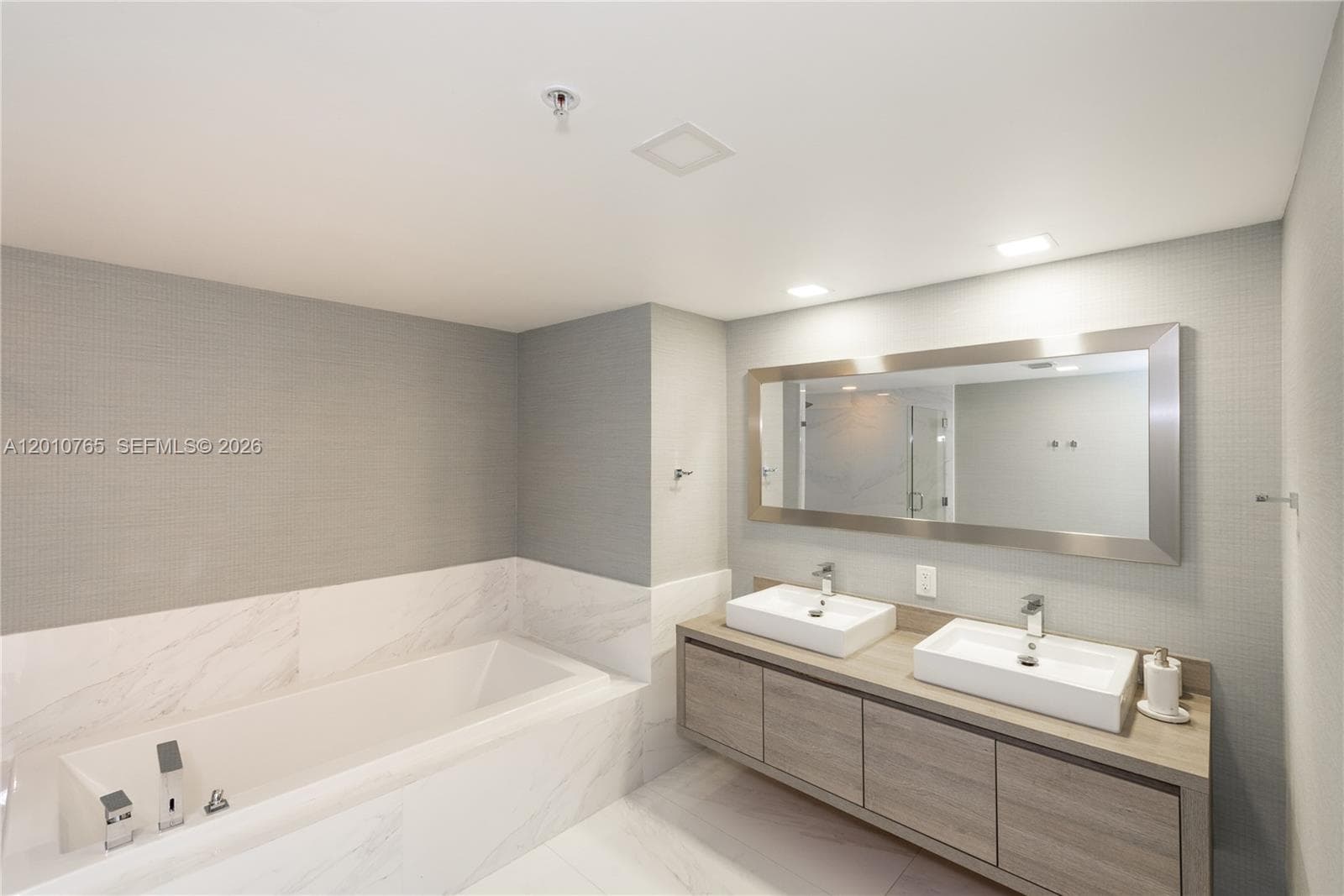 400 Sunny Isles Blvd 1518 photo 18