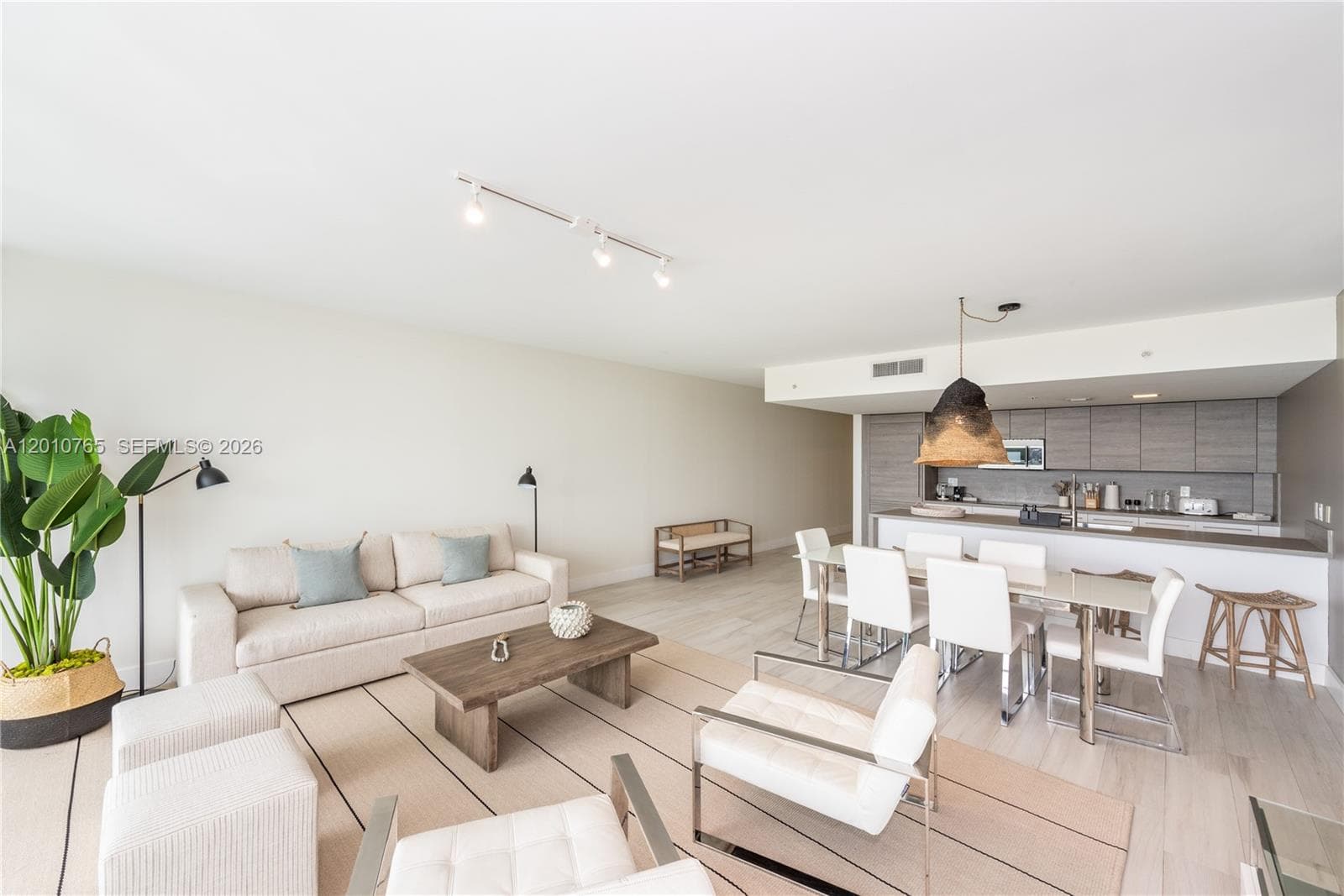 400 Sunny Isles Blvd 1518 photo 8