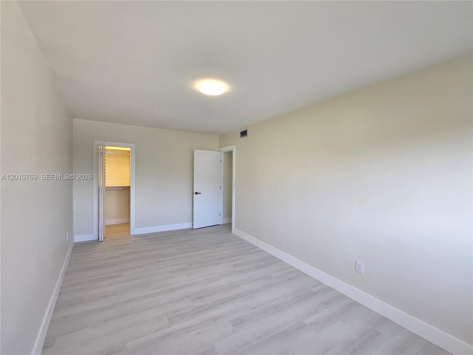 834 Raymond St photo 13