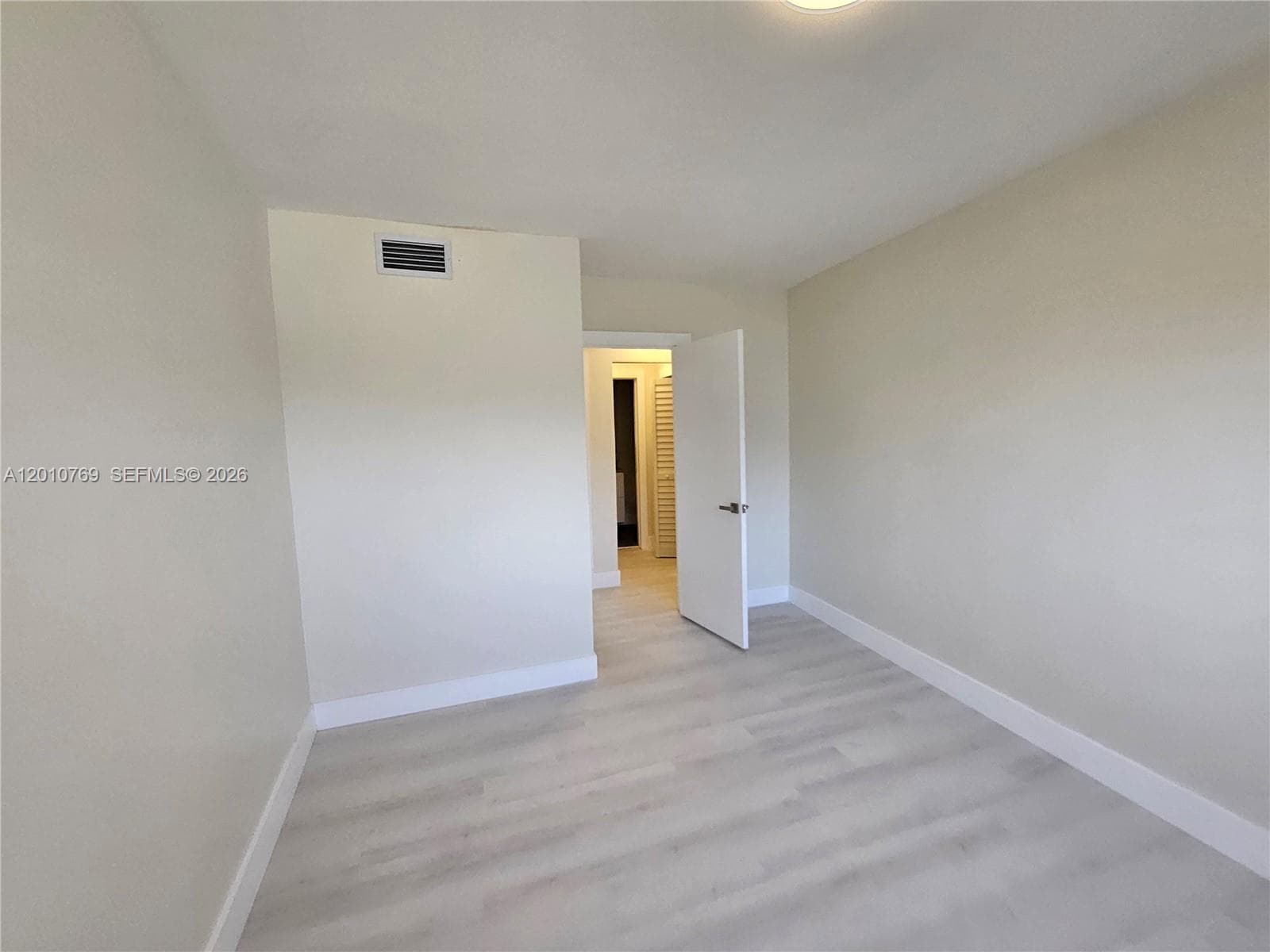 834 Raymond St photo 20