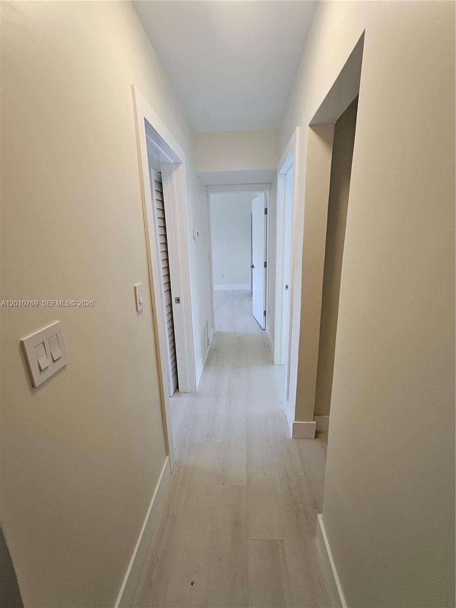 834 Raymond St photo 15