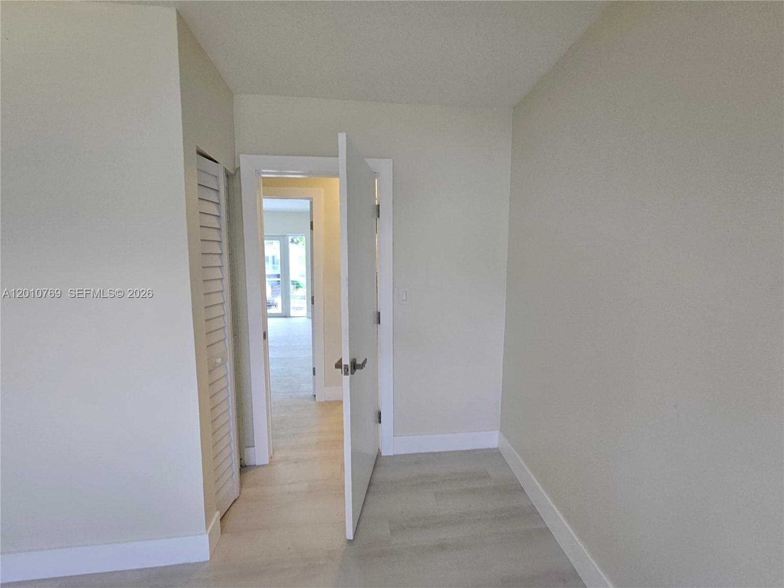 834 Raymond St photo 21