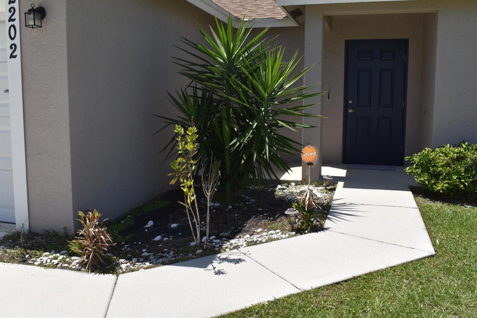 2202 SE Lucaya Street photo 2