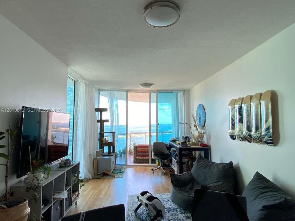 480 30th St 2102 photo 3