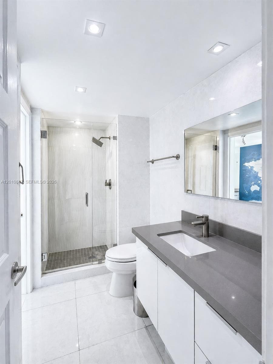 800 Claughton Island DR 2001 photo 8