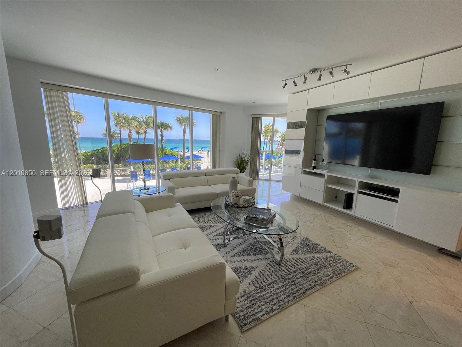 18671 Collins Ave 202 photo 2