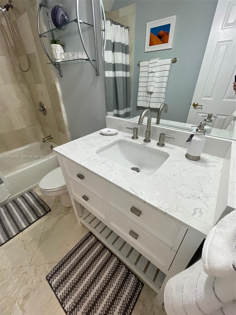 18671 Collins Ave 202 photo 16