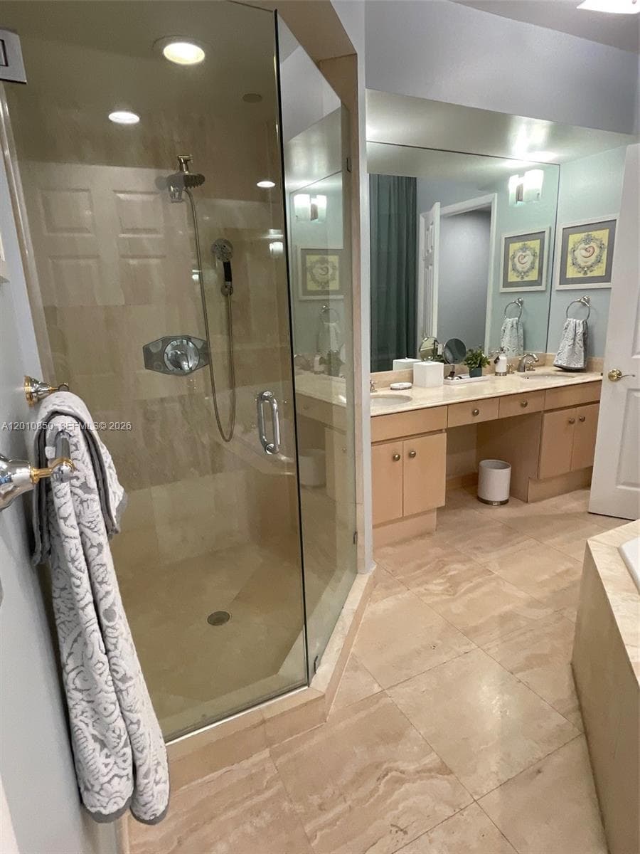 18671 Collins Ave 202 photo 12