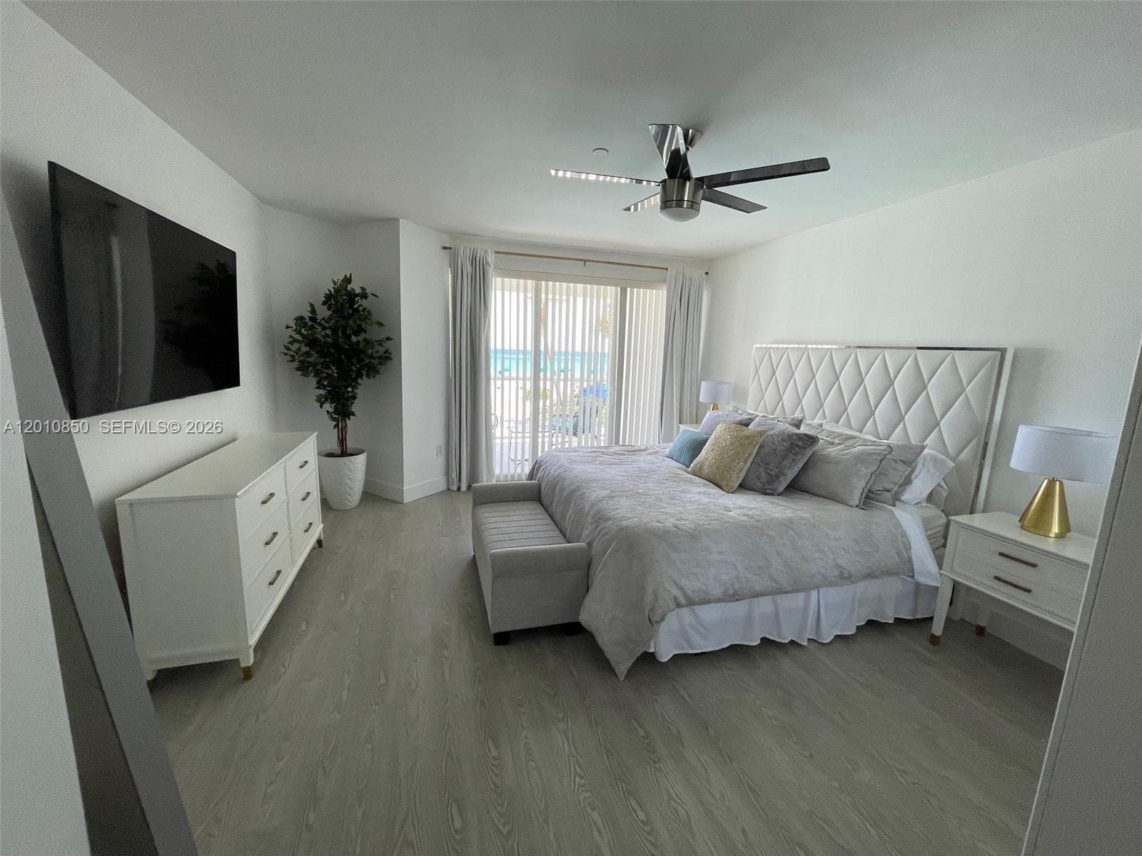 18671 Collins Ave 202 photo 9