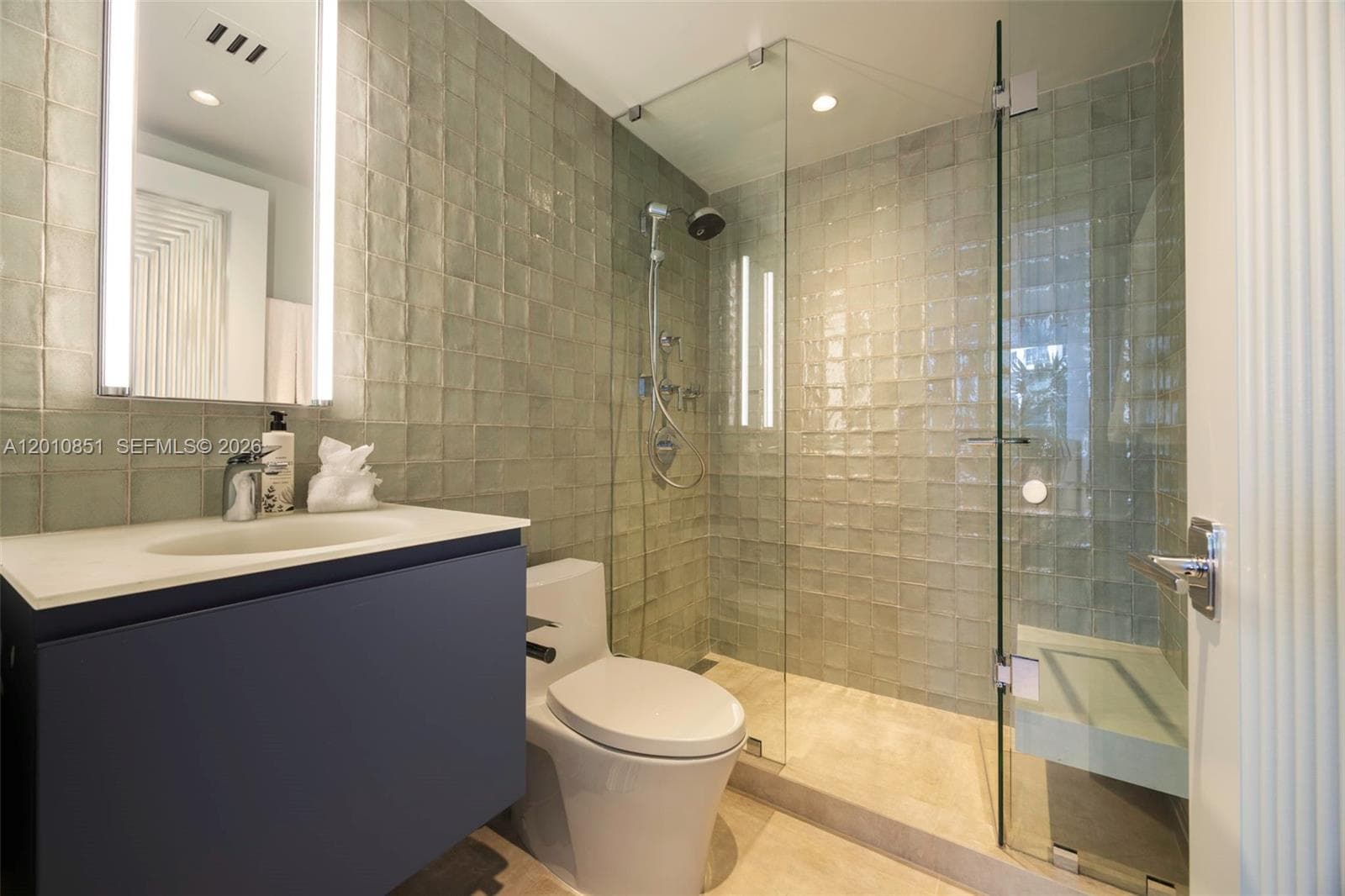 5875 Collins Ave 503 photo 10