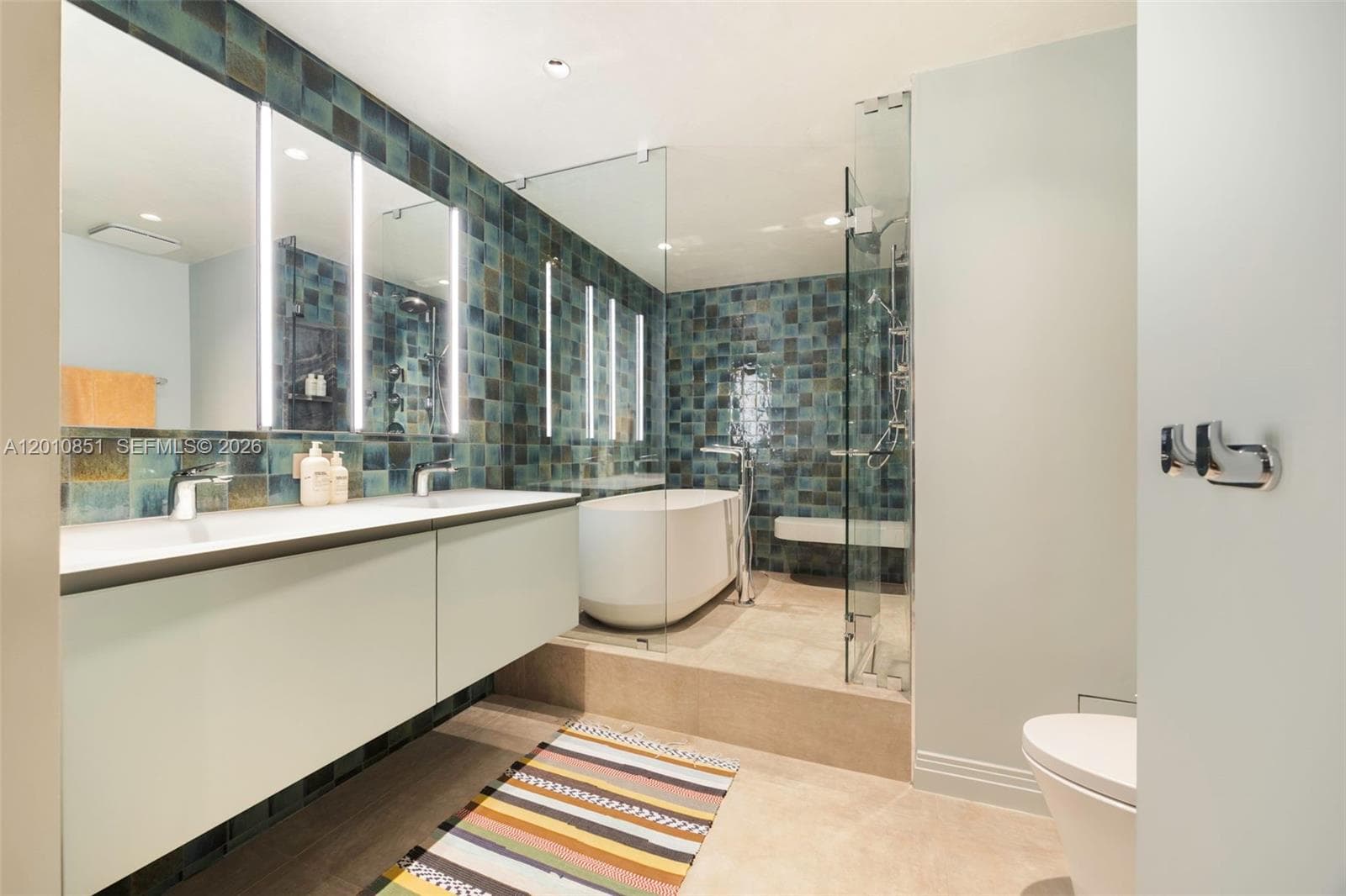 5875 Collins Ave 503 photo 8