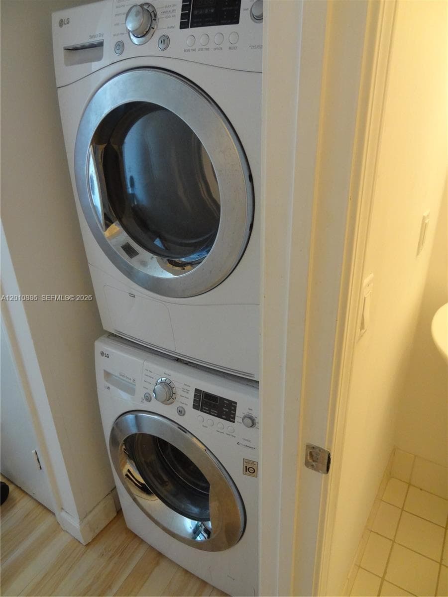 601 36th St 1705 photo 14