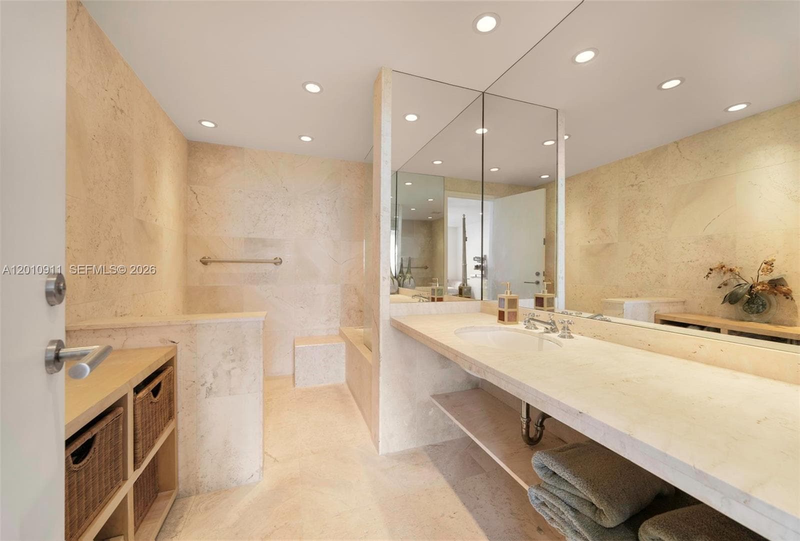 200 Ocean Lane Dr 401 photo 17