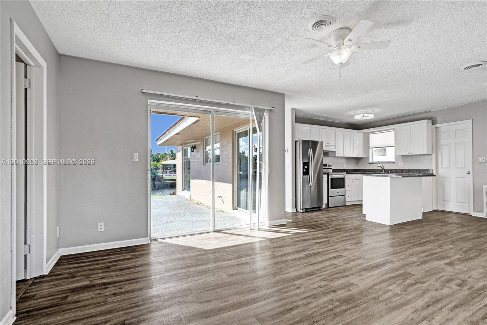 949 10th Ct photo 12
