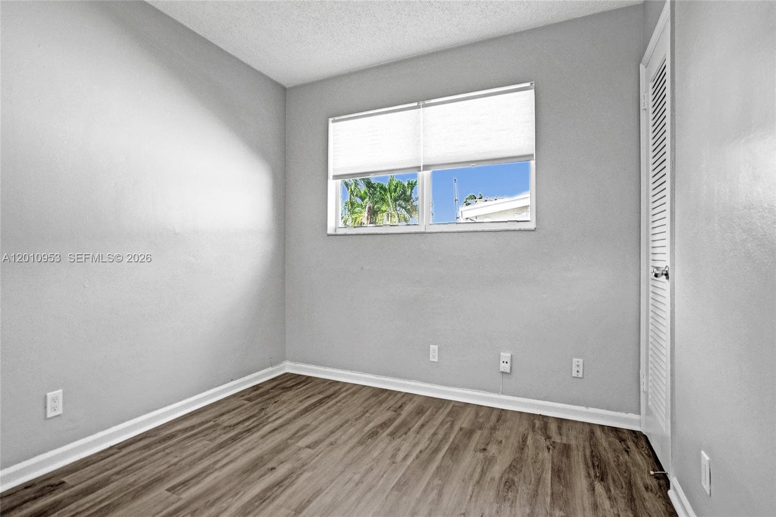 949 10th Ct photo 22