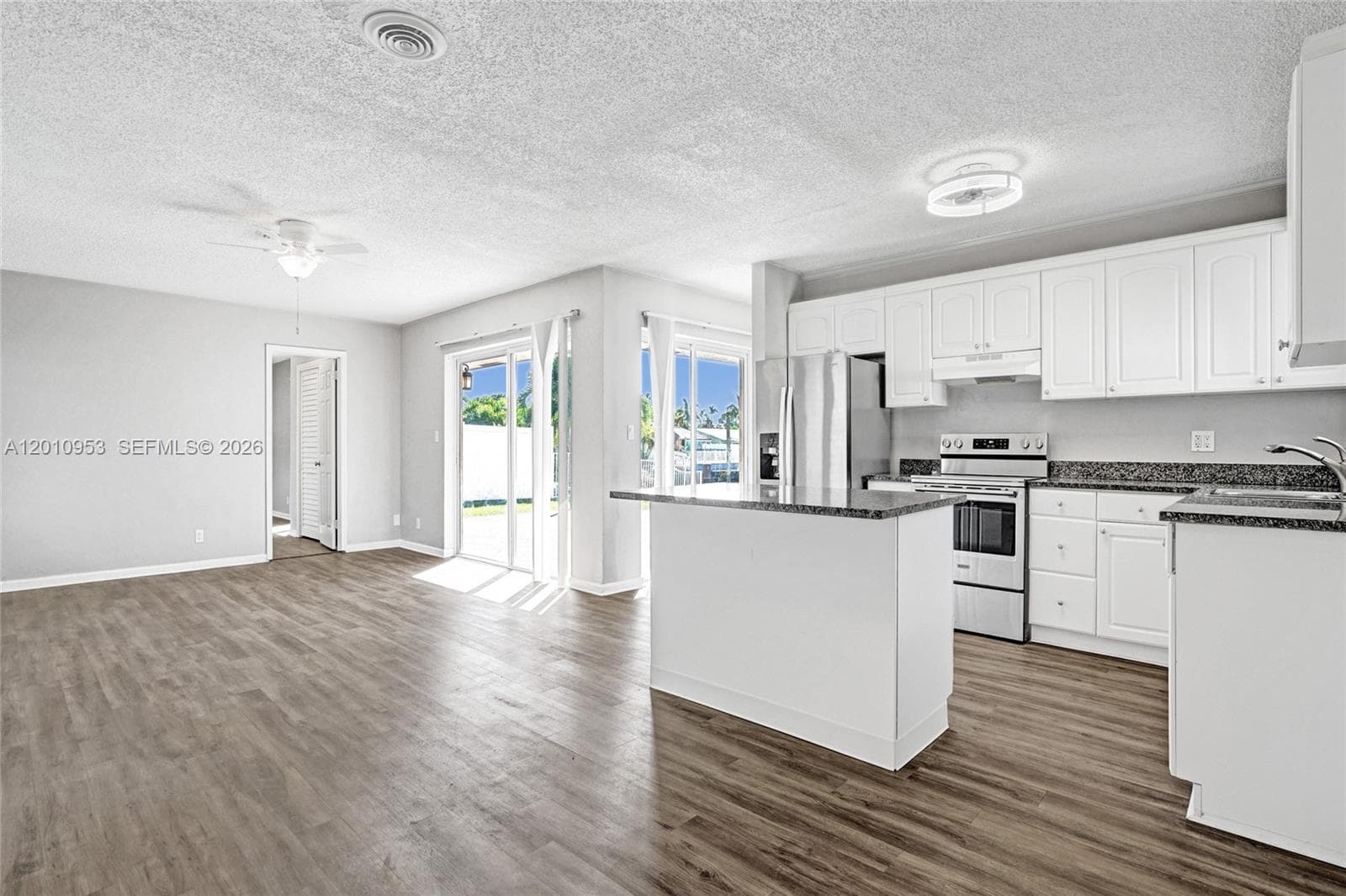 949 10th Ct photo 14
