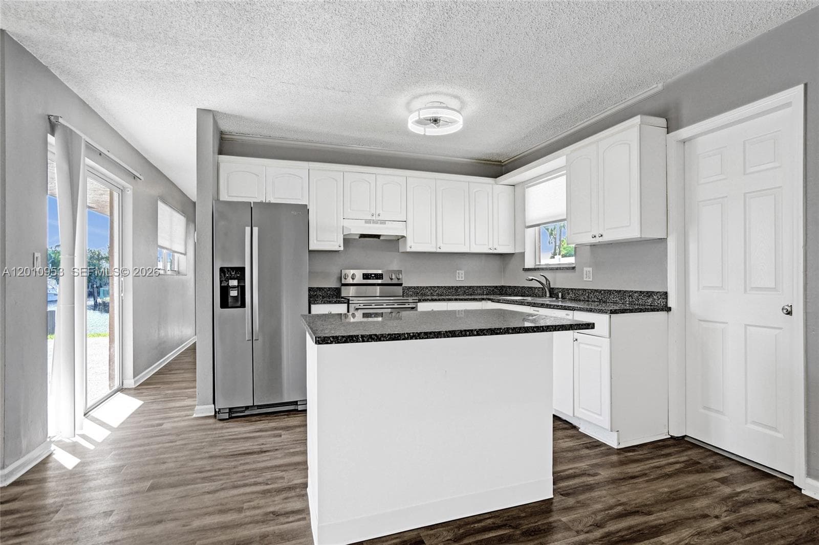 949 10th Ct photo 15