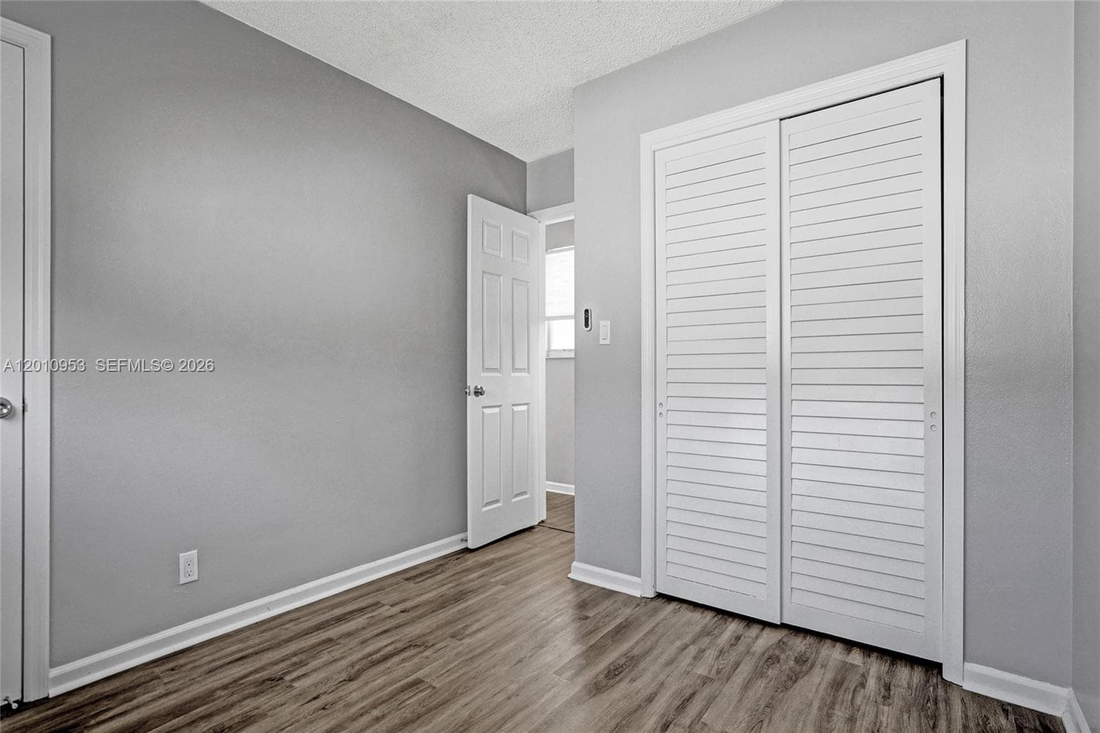 949 10th Ct photo 25