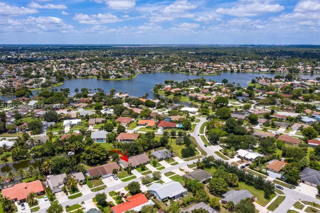 1367 Riverside Cir 1367 photo 2