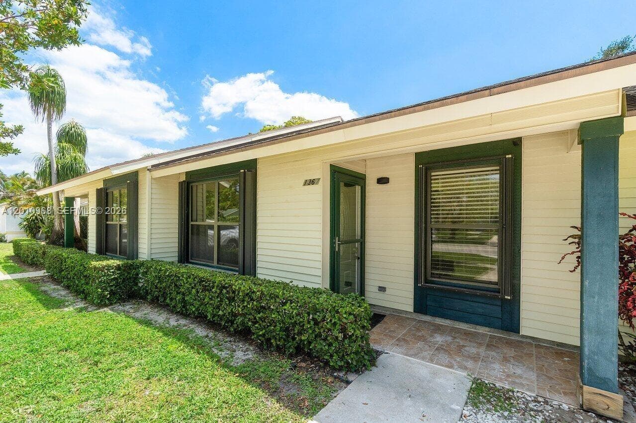 1367 Riverside Cir 1367 photo 6