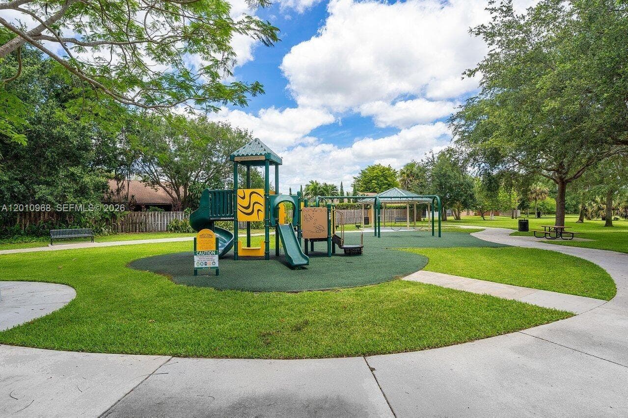 1367 Riverside Cir 1367 photo 13