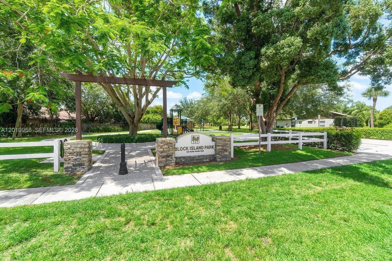 1367 Riverside Cir 1367 photo 12