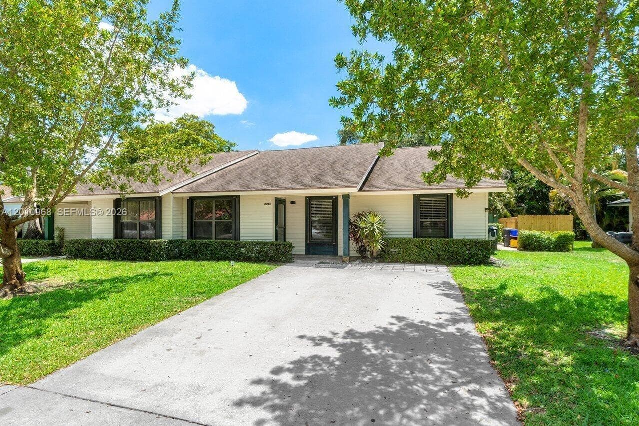 1367 Riverside Cir 1367 photo 5