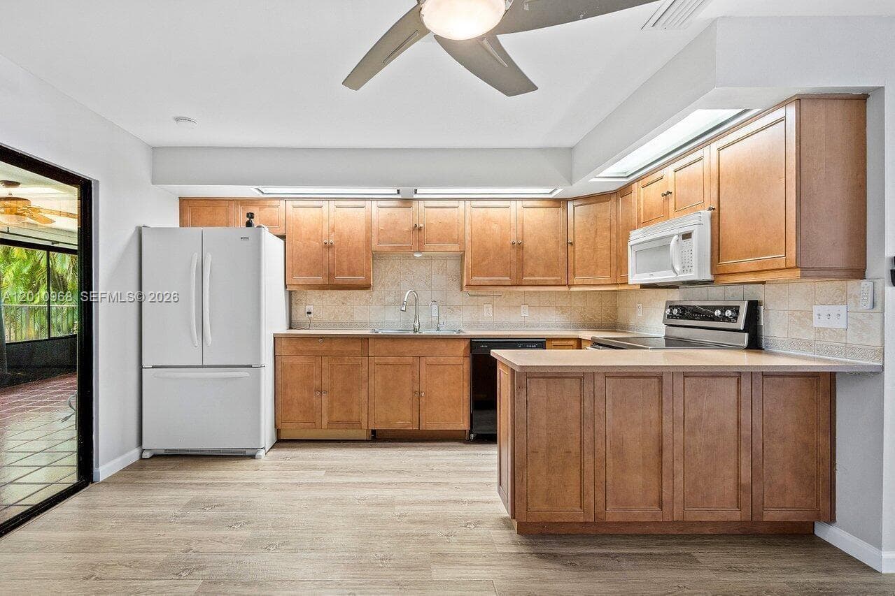 1367 Riverside Cir 1367 photo 24