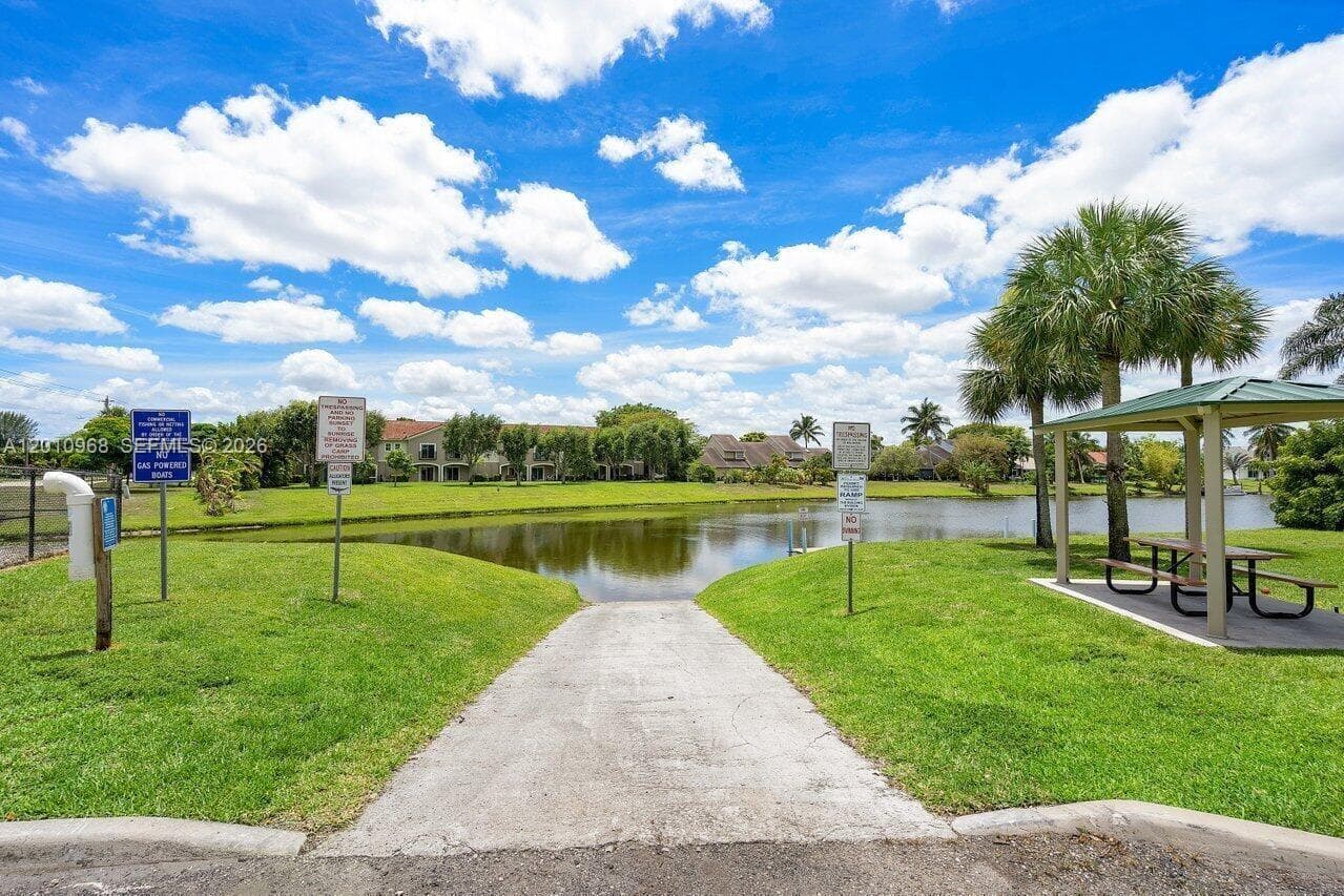 1367 Riverside Cir 1367 photo 14