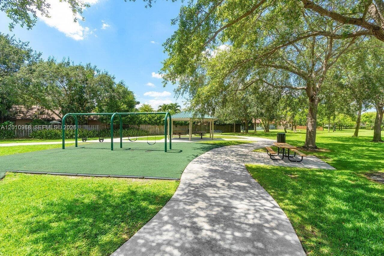 1367 Riverside Cir 1367 photo 11