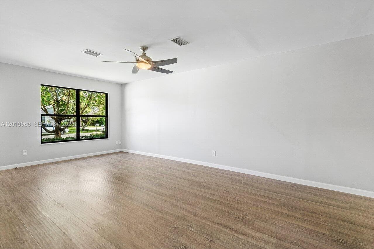1367 Riverside Cir 1367 photo 19