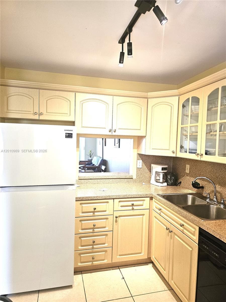 2097 Ocean Dr 305 photo 12
