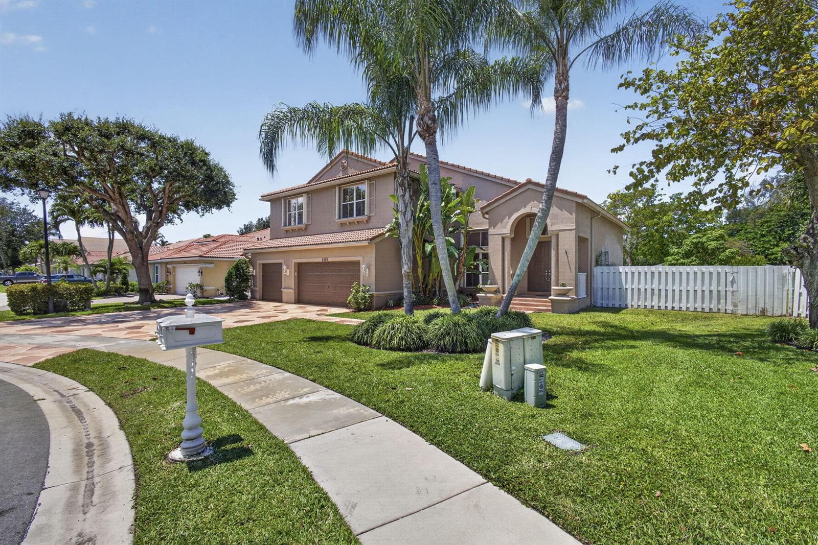 6263 Shadow Tree Lane photo 3